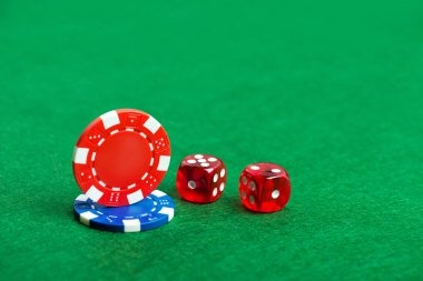 huntertoto app live-dealer table with HD video stream and chat interface